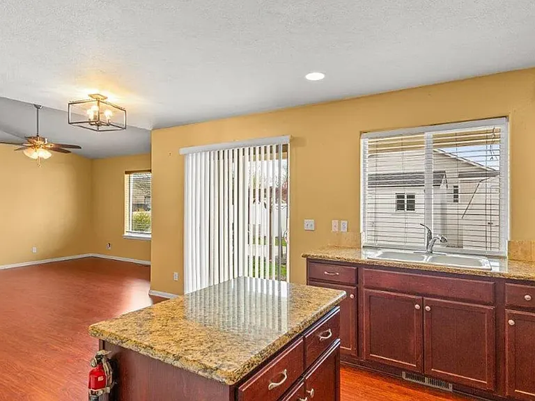 1449 N Moonstone — Photo 3
