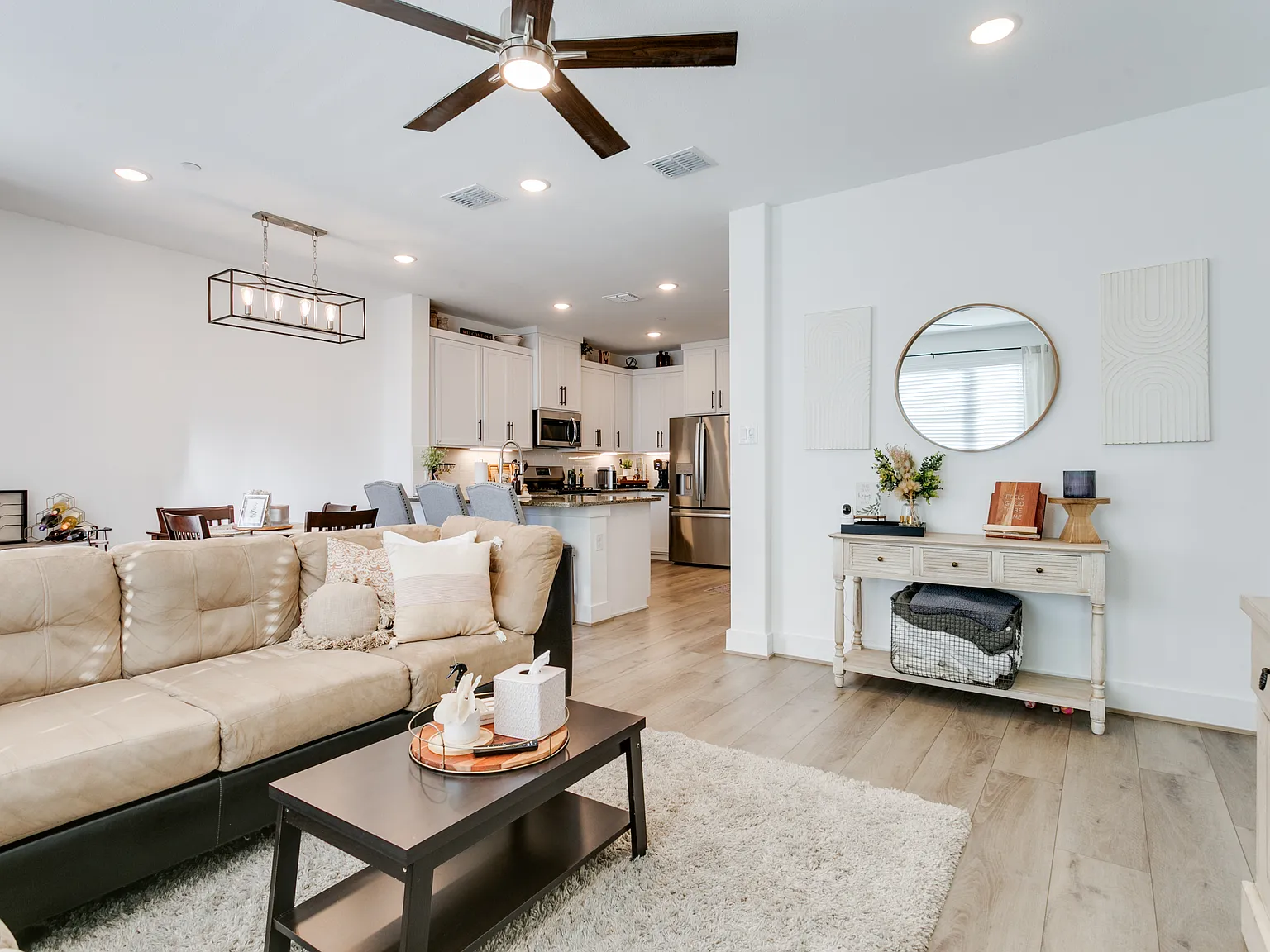 2 bed, 2.5 bath, 1662 sqft, $2,500 — Photo 2
