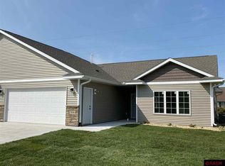 304 S Skylark Trl, Mankato, MN 56001