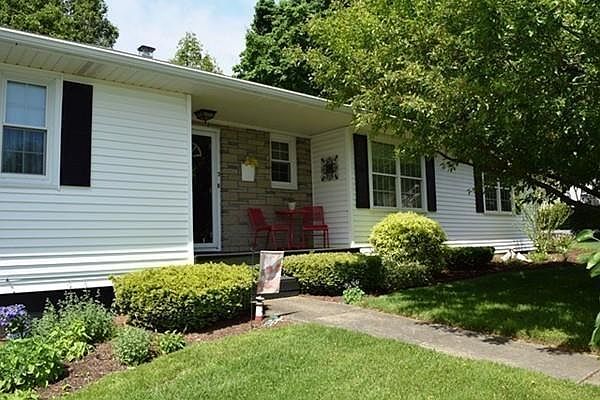 1st image of 3 Karen Ave