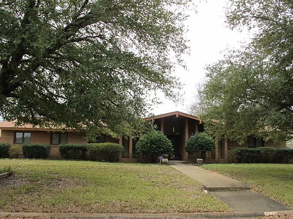 4th image of 2815 Mary Mack Dr