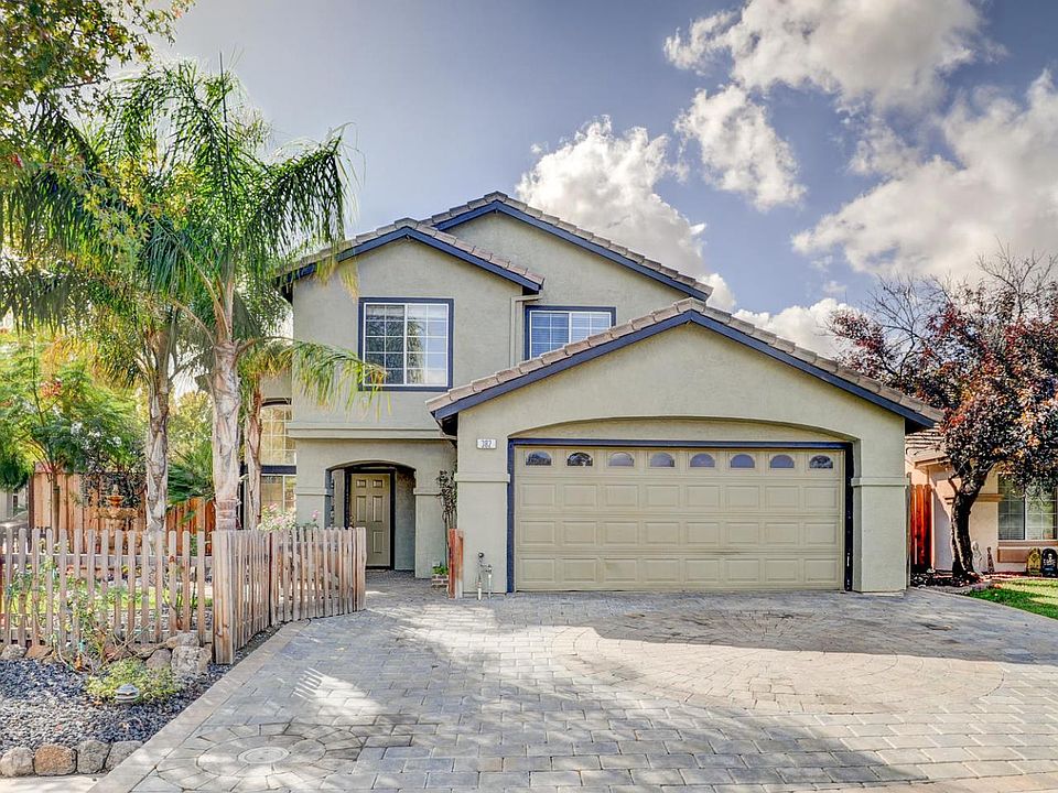 1st image of 382 Charlemagne Ct
