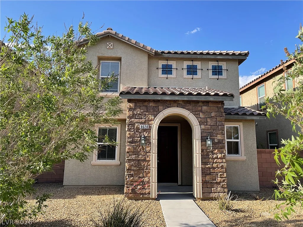 3 bed, 2.5 bath, 1818 sqft, $1,995 — Photo 2