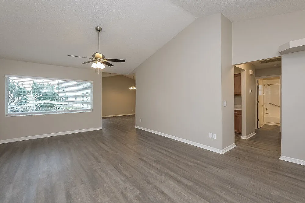 3 bed, 2.0 bath, 1524 sqft, $2,135 — Photo 3