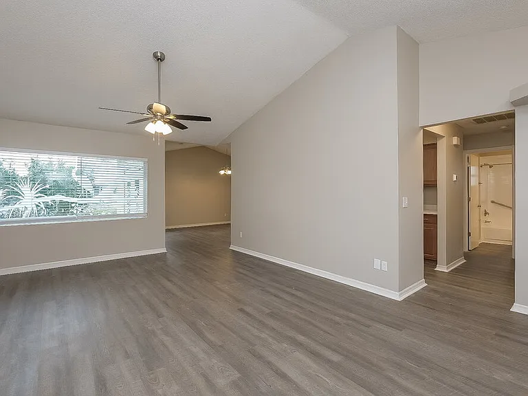 4360 Grandwood Ln — Photo 3