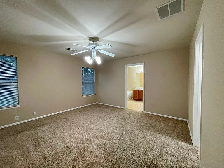 376 Spruce Dr — Photo 8