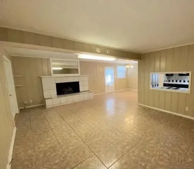 DEN AREA W/FIREPLACE