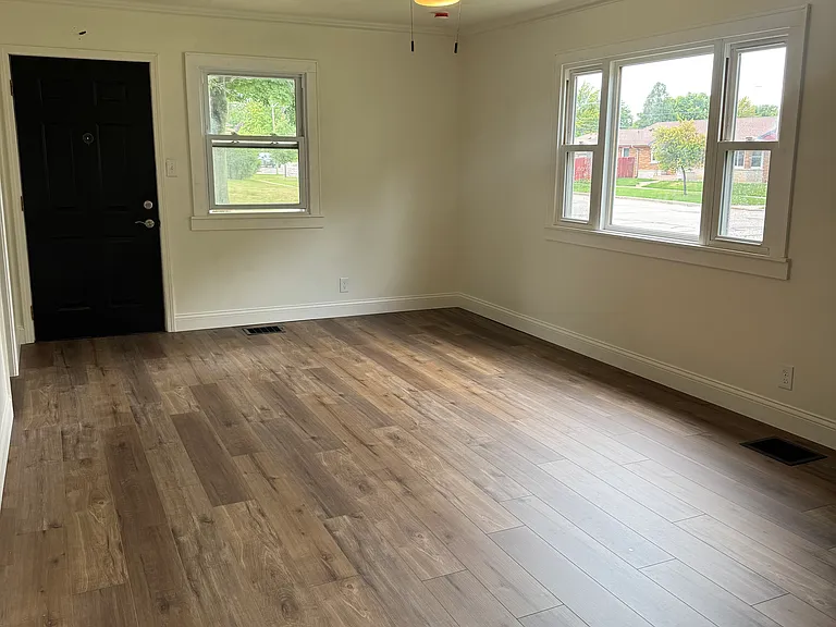 2706 S 71st St — Photo 10
