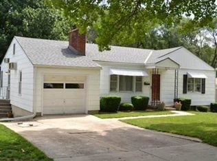 8519 Sleepy Hollow Rd, Kansas City, MO 64131