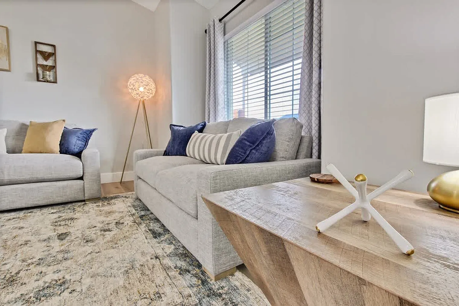 3 bed, 2.0 bath, 559 sqft, $6,283 — Photo 4