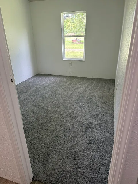 3 bed, 1200 sqft, $1,450 — Photo 2