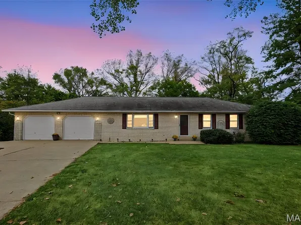 12 Blossom Lake Ln, Maryville, IL 62062