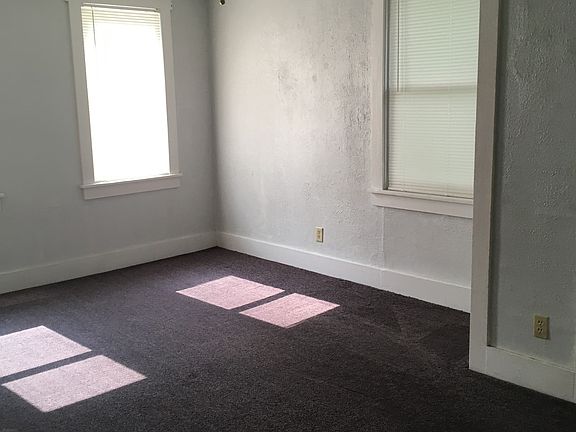 bedroom (right side)