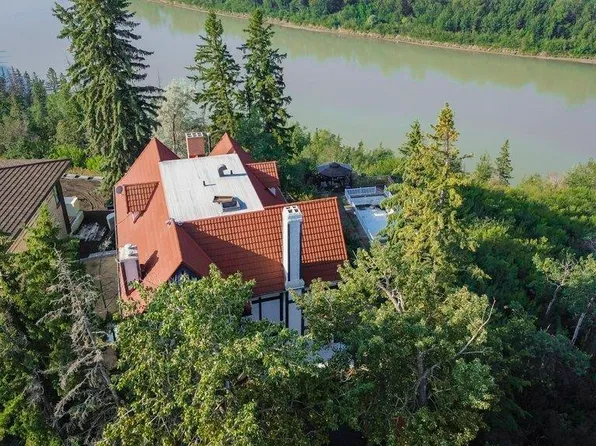 8638 Saskatchewan Dr NW, Edmonton, AB T6G 2A8