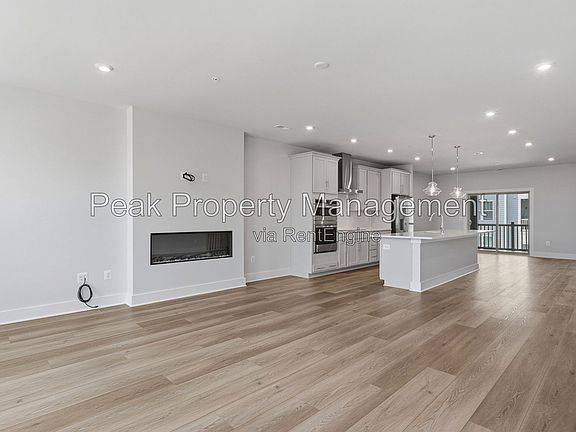 5th image of 3604 Daisy Field Walk #B