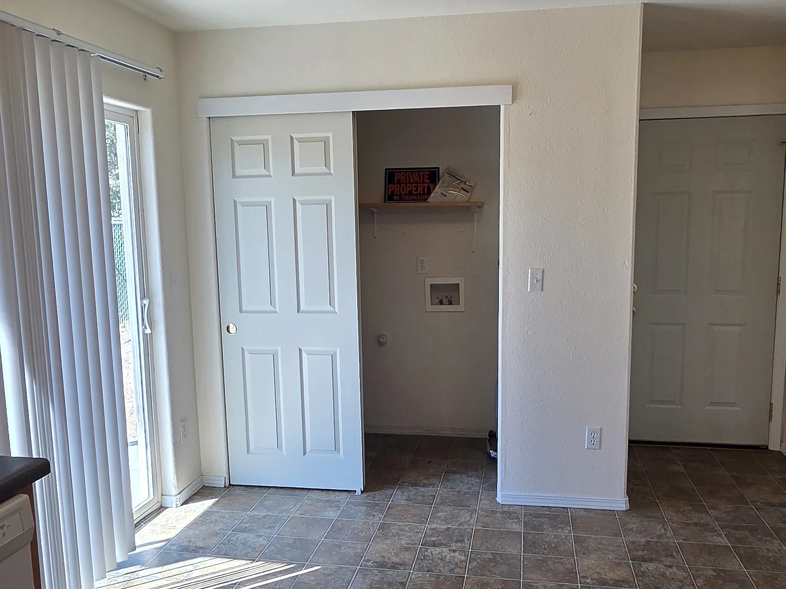 3 bed, 2.5 bath, 1240 sqft, $1,650 — Photo 3