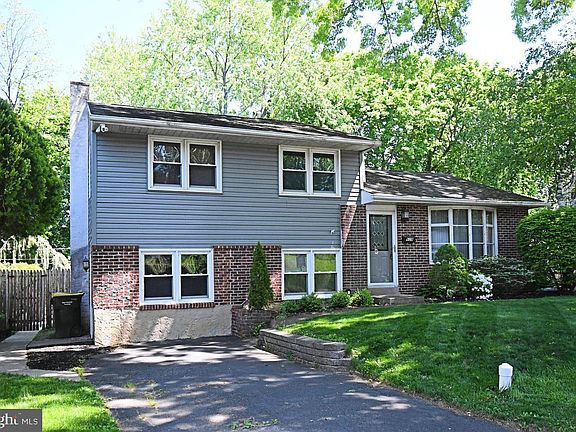 3rd image of 609 Mansfield Rd