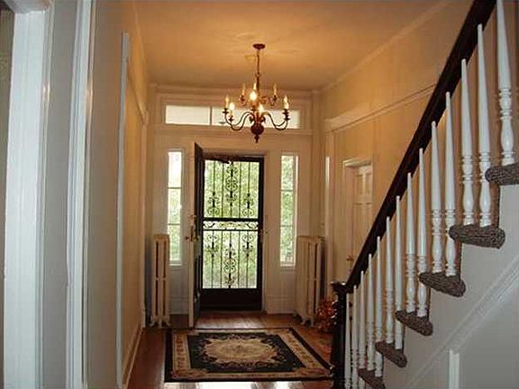 3rd image of 16 Broad St