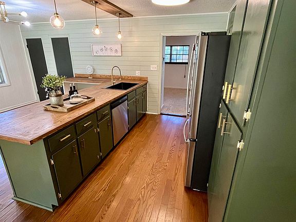 4th image of 45612 Ann Ave