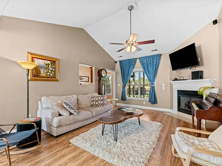3234 Austin Ave — Photo 8