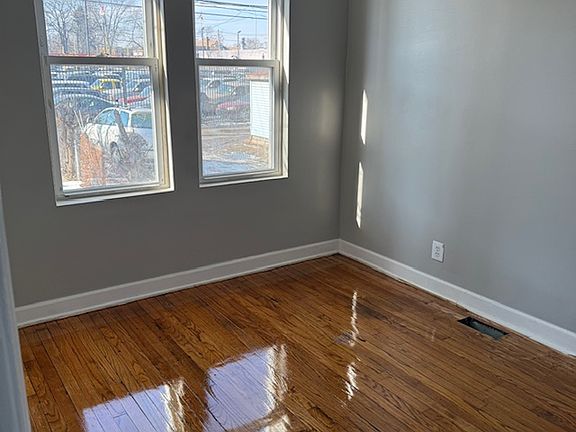 3rd image of 6812 S Claremont Ave
