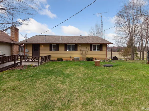 3664 S Lake Dr, Beaverton, MI 48612