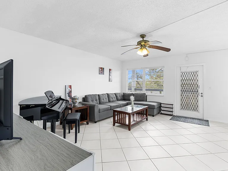 3028 Harwood Dr #D — Photo 4
