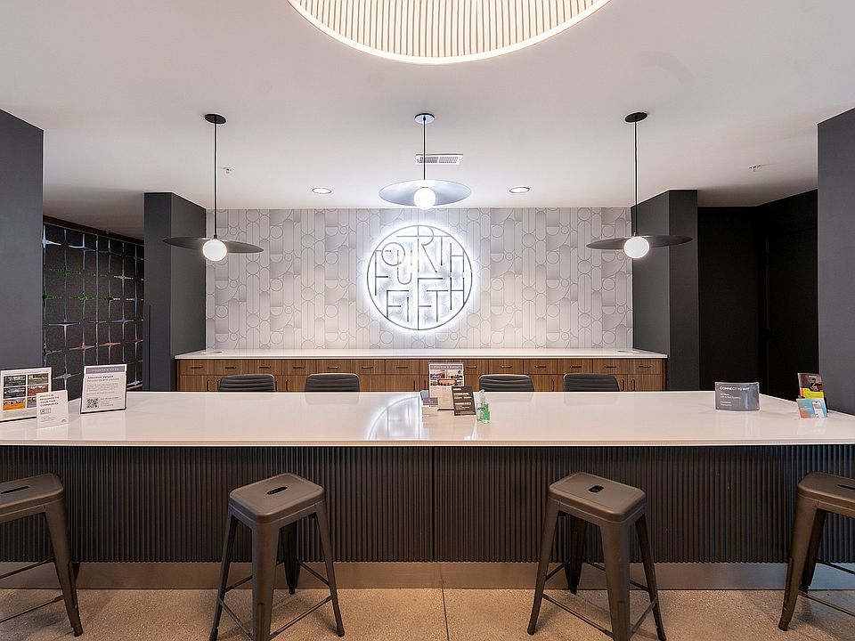 4th & 5th Leasing Desk