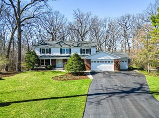 901 Bruce Ct, Libertyville, IL 60048