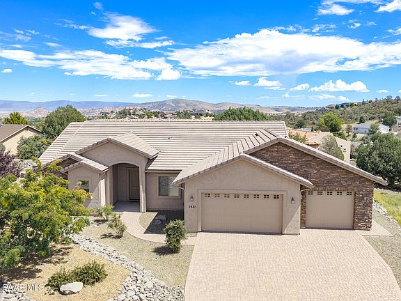2nd image of 1921 Pinnacle Ln