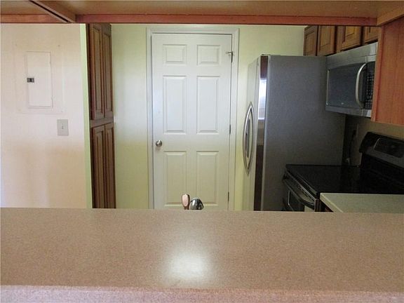 4th image of 795 Hammond Dr APT 1401