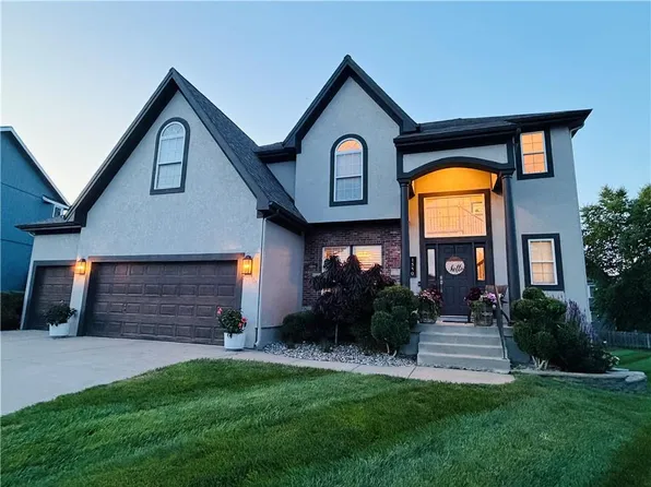 1550 Carriage Cir, Liberty, MO 64068