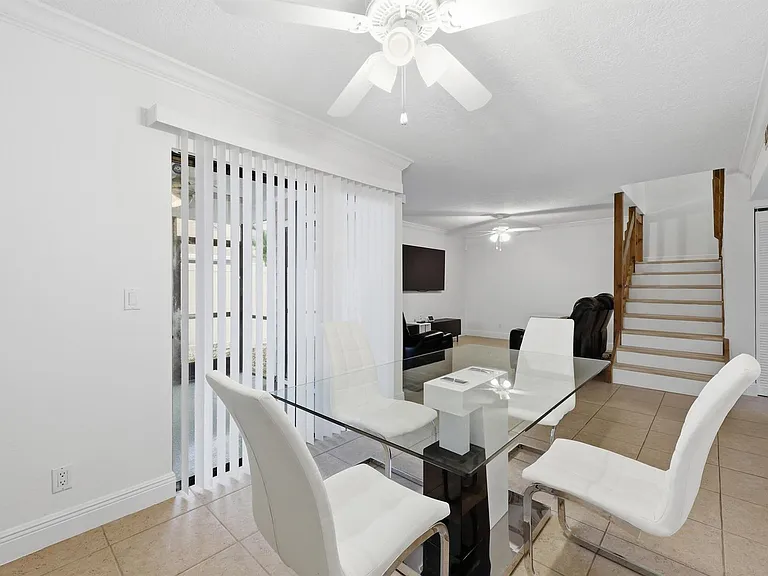 301 Lakewood Dr #8A — Photo 3