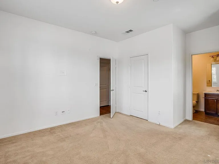 1876 Champagne Ct #5 — Photo 18