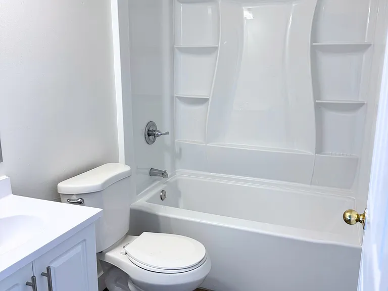 Full Bathroom 1