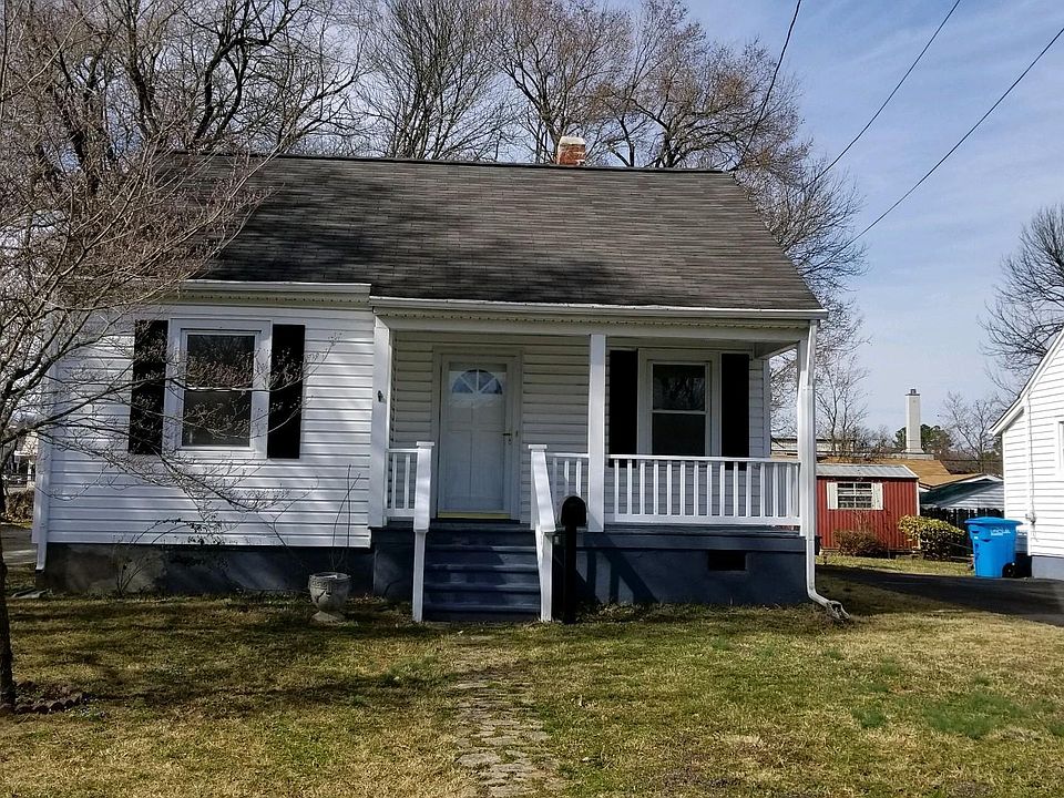 1st image of 124 Courtney Ave NE