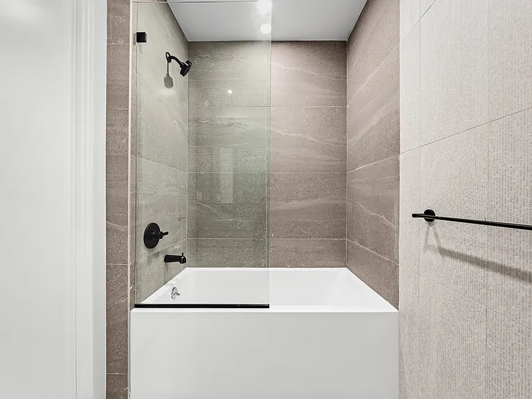 526 Baltic St #2D — Photo 8