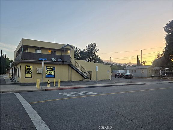 3rd image of 1002 Beaumont Ave