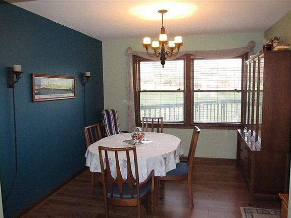 5th image of 887 Meadowdale Ct