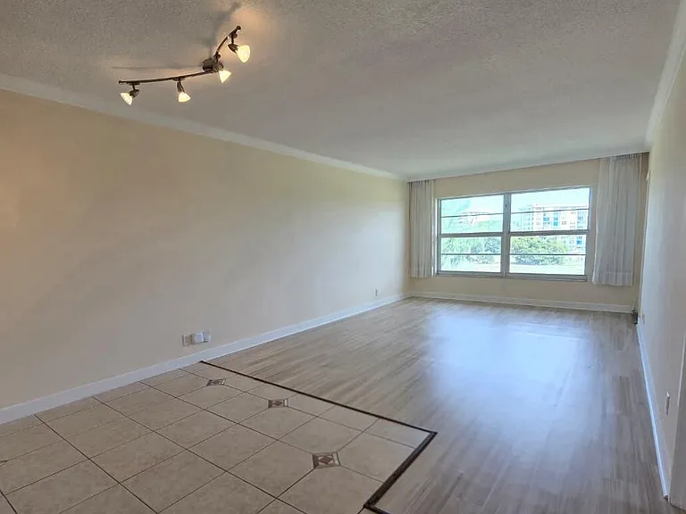2900 N Palm Aire Dr #405 — Photo 3