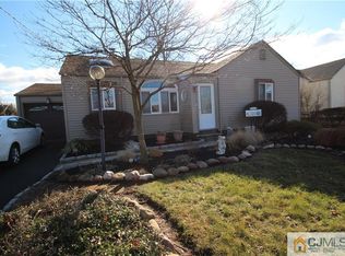 70 Chestnut St, Edison, NJ 08817