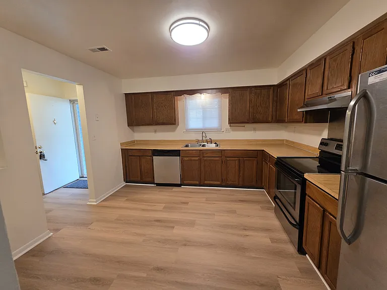 4080 Sherman Oaks Ave — Photo 8
