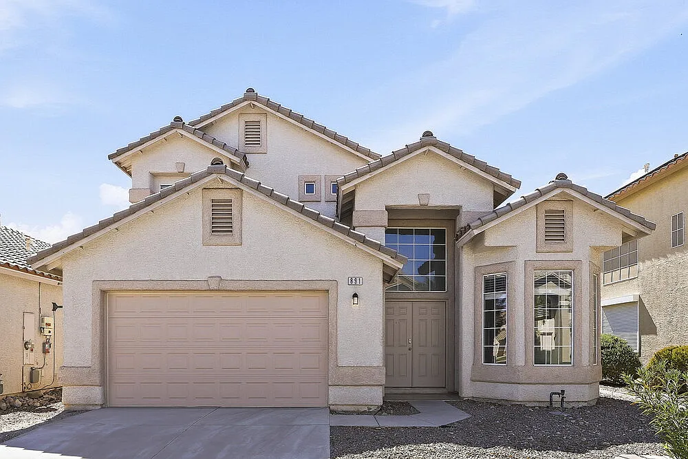 3 bed, 2.5 bath, 1866 sqft, $2,305 — Photo 1