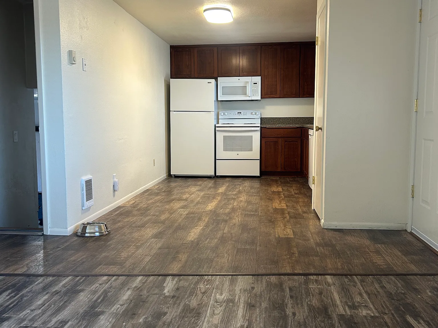 2 bed, 800 sqft, $1,200 — Photo 3