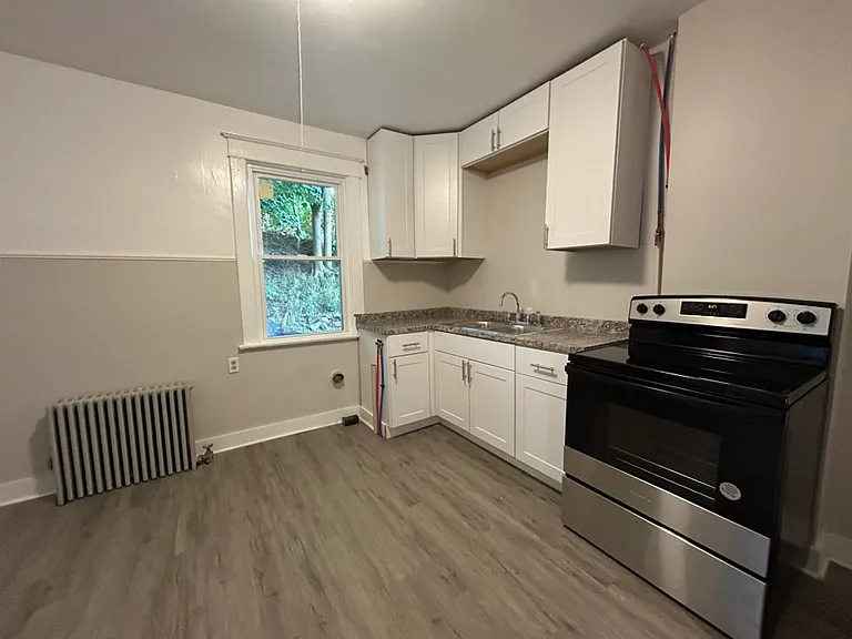 10 Scammell Ave — Photo 4