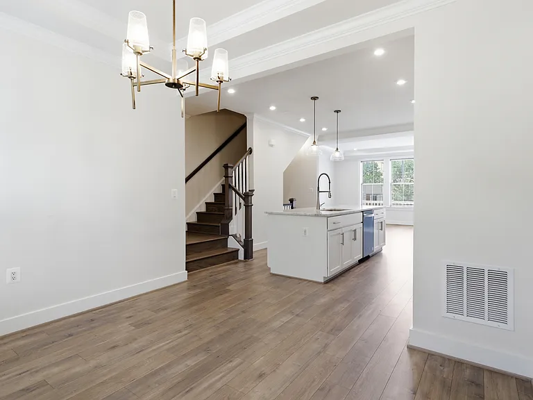 2252 S Glebe Rd — Photo 15