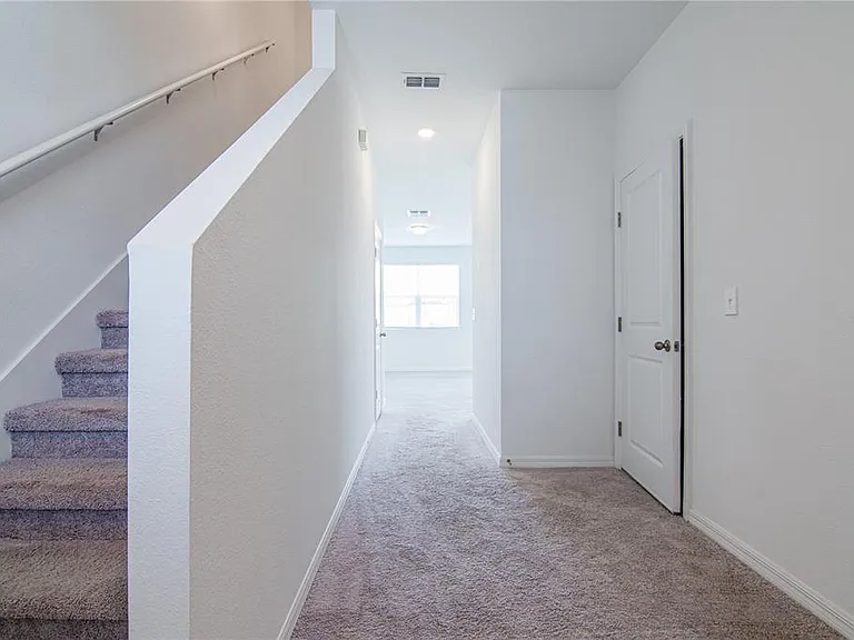 205 Mandovi St — Photo 8