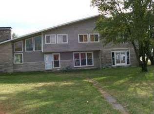 103 E Cumberland Rd, Saint Elmo, IL 62458