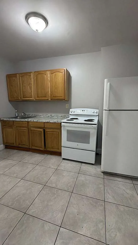 2 bed, $2,850 — Photo 2