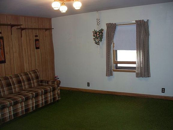 4th image of 300 N Noquebay Ave
